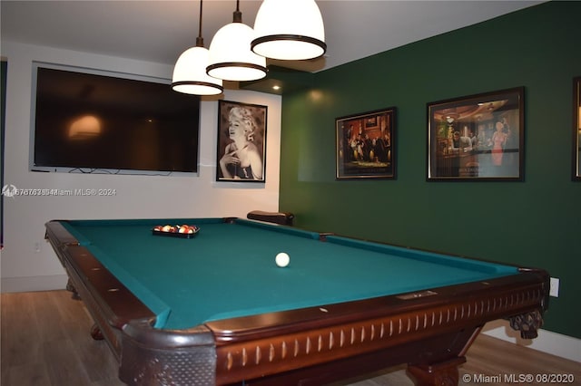 playroom with pool table and hardwood / wood-style flooring