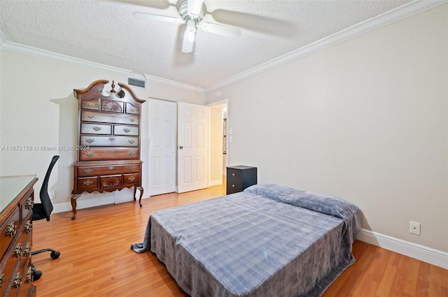 bedroom with crown molding, a textured ceiling, hardwood / wood-style flooring, and ceiling fan