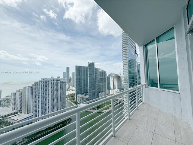 325 S Biscayne Blvd Unit 19, Miami, FL 33131 - balcony featuring a city view and a water view