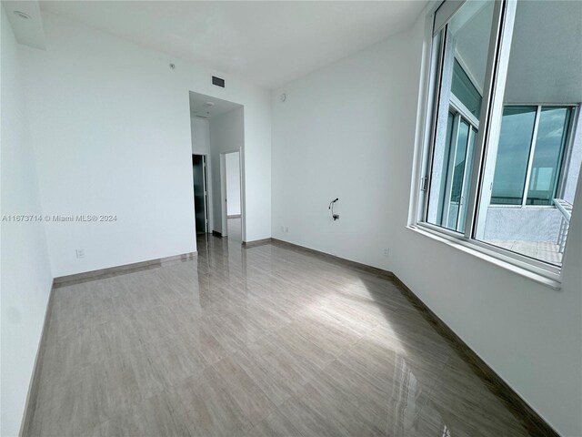 325 S Biscayne Blvd Unit 19, Miami, FL 33131 - empty room with baseboards