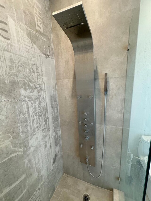 325 S Biscayne Blvd Unit 19, Miami, FL 33131 - full bath featuring a tile shower