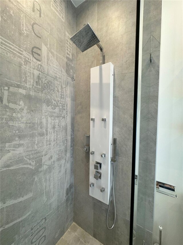 325 S Biscayne Blvd Unit 19, Miami, FL 33131 - full bathroom with a tile shower