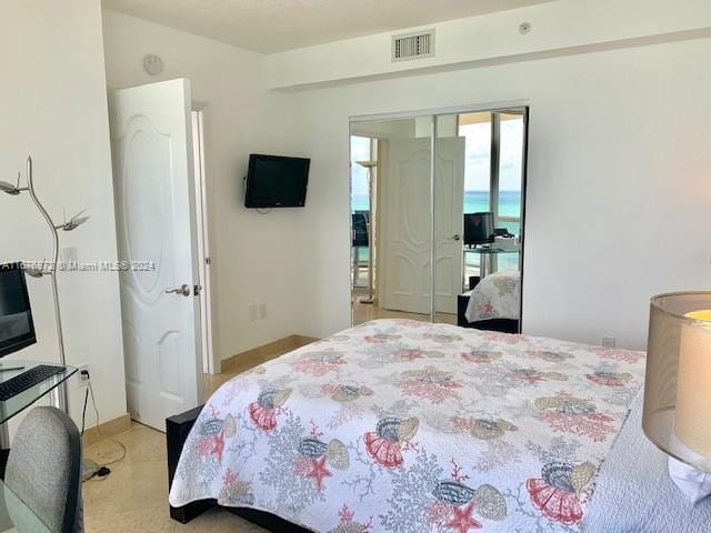 bedroom featuring a closet