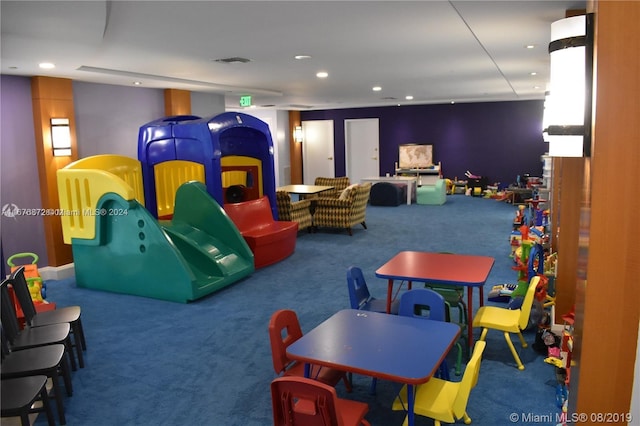 game room with carpet flooring