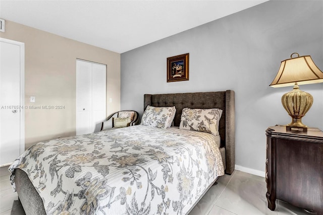 bedroom with a closet and light tile patterned floors