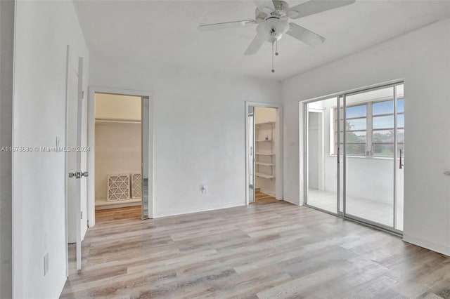 empty room featuring light hardwood / wood-style floors and ceiling fan