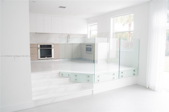 bathroom with decorative backsplash, sink, and shower / bath combination