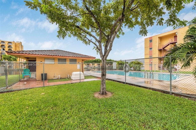 view of yard featuring a community pool