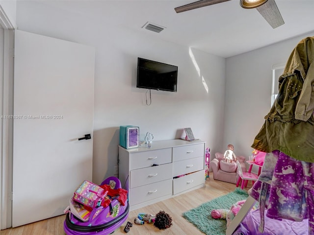 playroom with light hardwood / wood-style flooring and ceiling fan