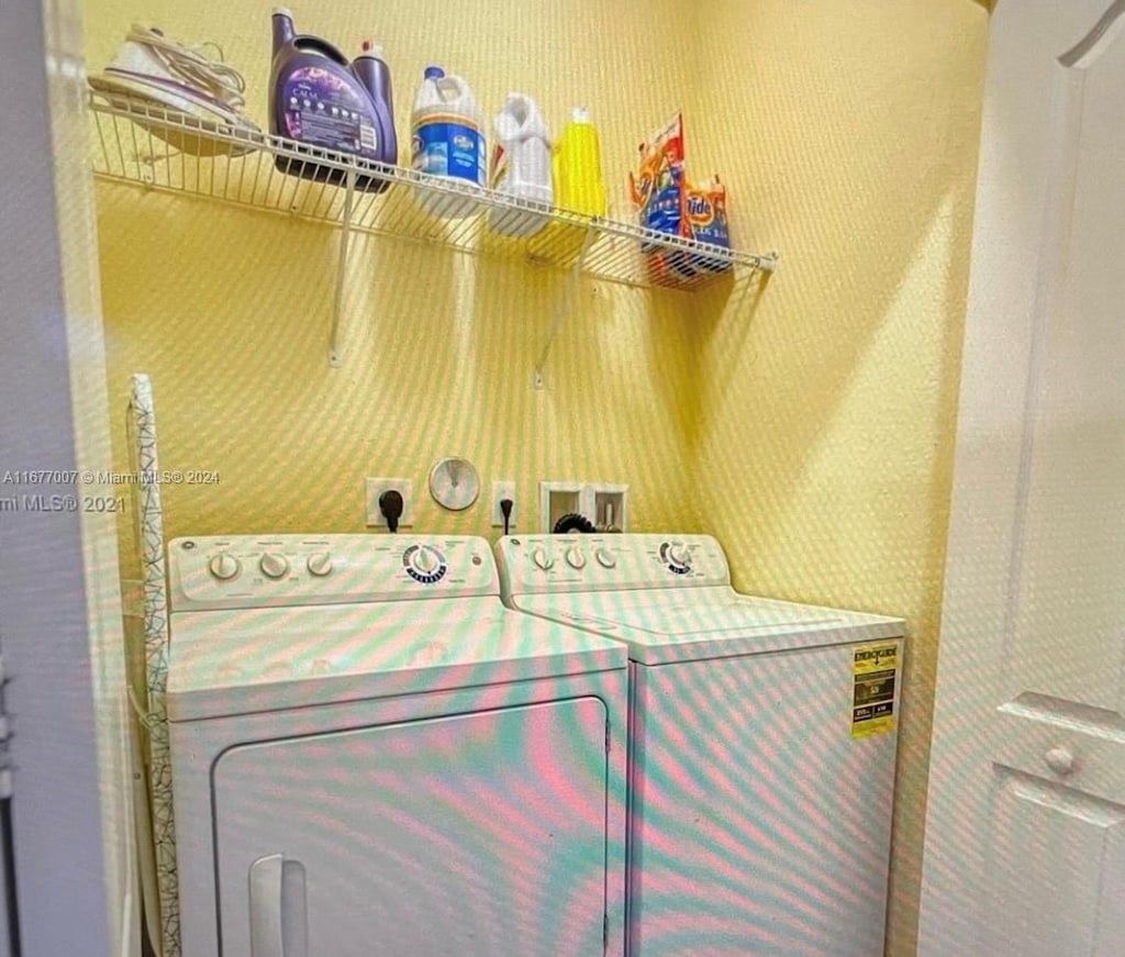 laundry room featuring washing machine and dryer