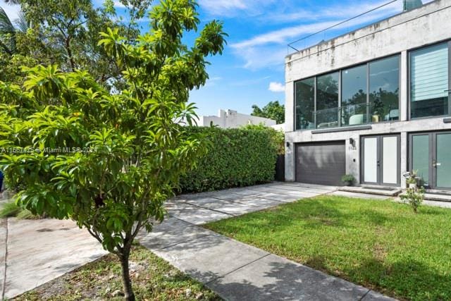 view of yard with a garage