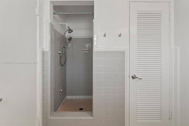 bathroom with a tile shower