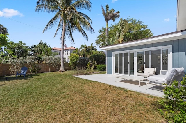 view of yard featuring a patio area