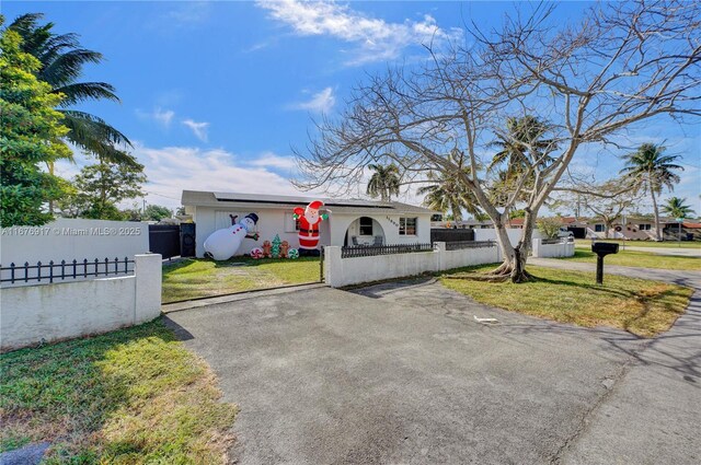 view of front of home with a front lawn