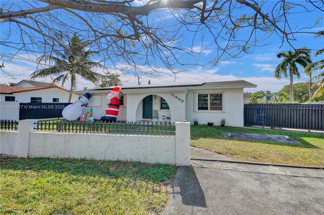 view of front of home with a front lawn