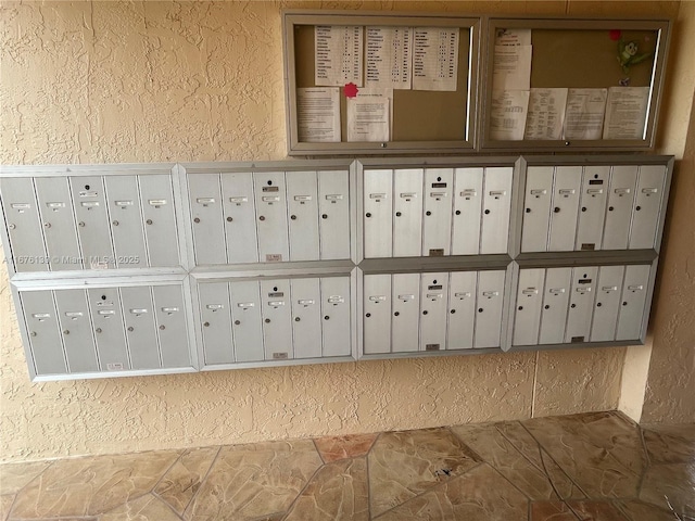 view of property's community featuring mail boxes