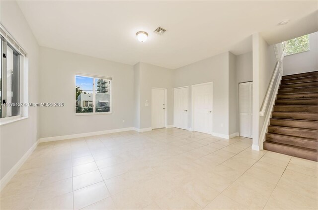 unfurnished room featuring light tile patterned floors