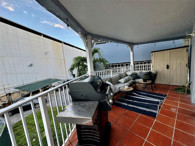 balcony with an outdoor hangout area and grilling area