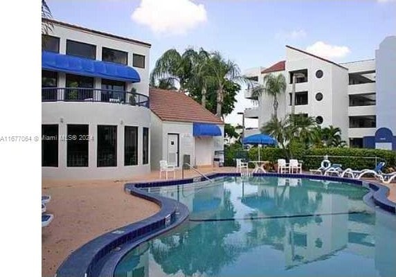 view of swimming pool