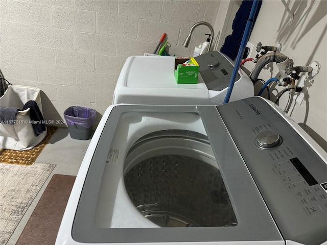 laundry room featuring washer and dryer