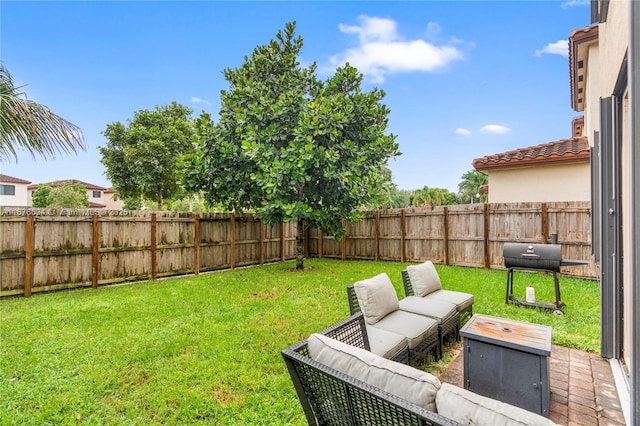 view of yard featuring an outdoor hangout area and a patio