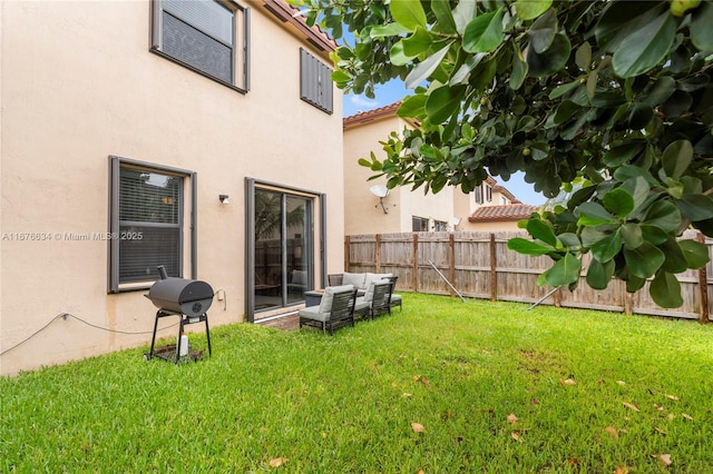 view of yard featuring an outdoor hangout area