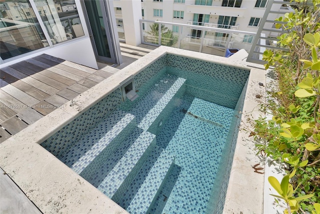 view of swimming pool