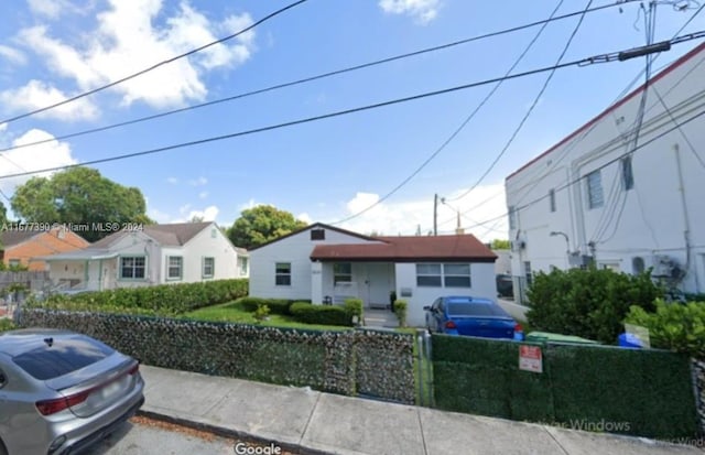 view of front of property