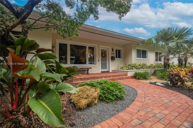 view of front of property featuring covered porch