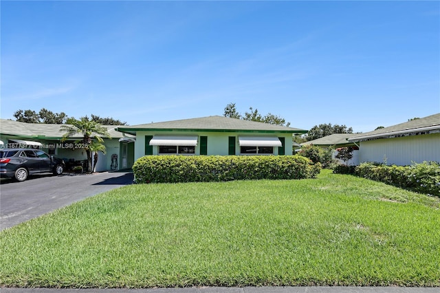 view of front of house with driveway and a front lawn