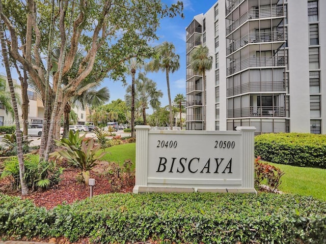 view of community / neighborhood sign