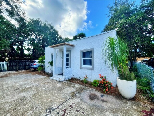 view of front of property