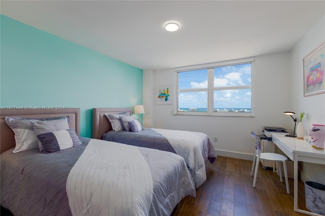 bedroom with baseboards and hardwood / wood-style flooring