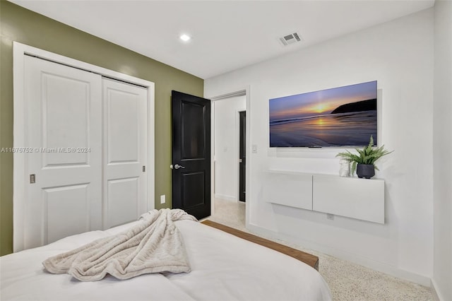 bedroom featuring a closet