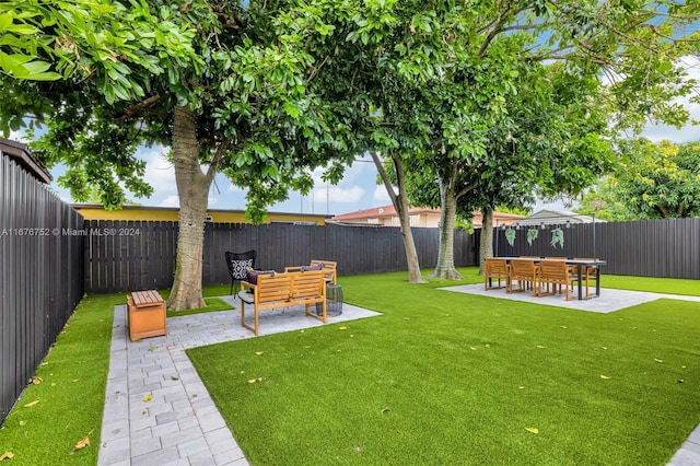 view of yard featuring a patio area