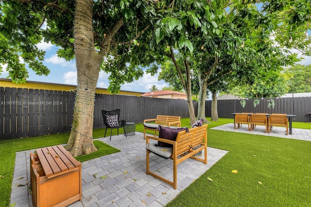 view of patio featuring outdoor lounge area