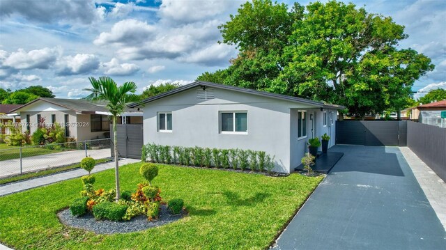 view of front of home with a front lawn