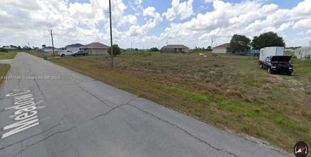 Listing photo 2 for 9036 Meadow Ter, La Belle FL 33935