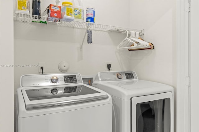 laundry room with laundry area and washing machine and clothes dryer