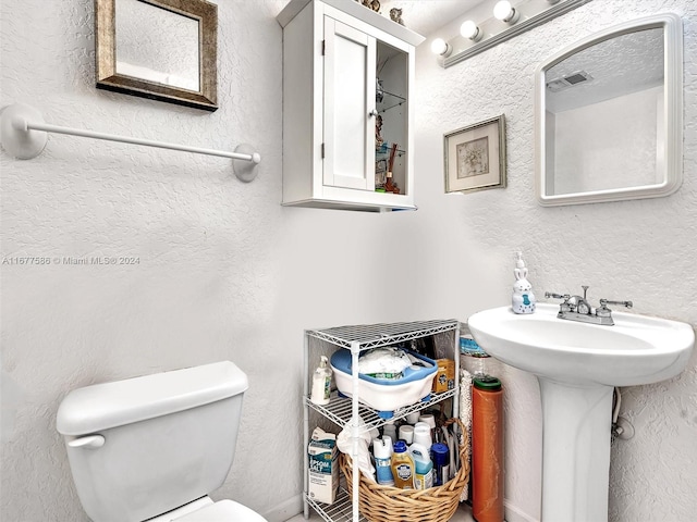 bathroom featuring toilet and sink