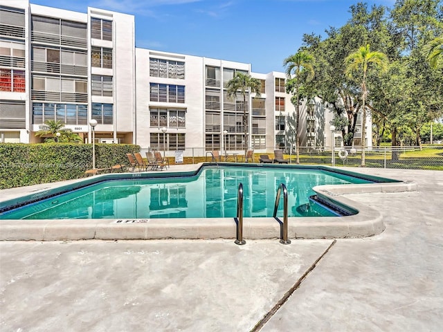 view of swimming pool