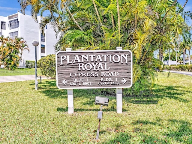 community sign featuring a lawn