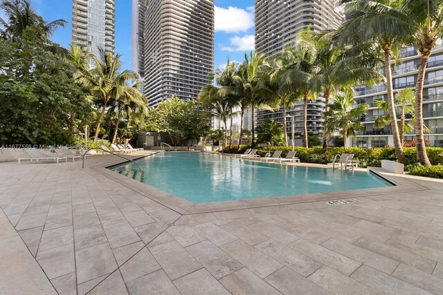 88 SW 7th St Unit 1710, Miami, FL 33130 - community pool with a patio