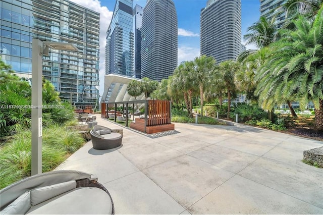 88 SW 7th St Unit 1710, Miami, FL 33130 - view of home's community with a view of city and a patio