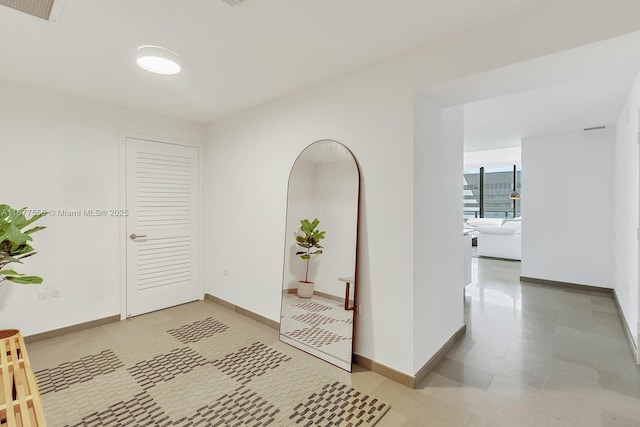 88 SW 7th St Unit 1710, Miami, FL 33130 - hall featuring baseboards