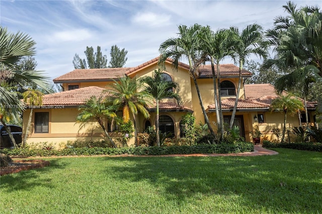 view of front of house featuring a front lawn