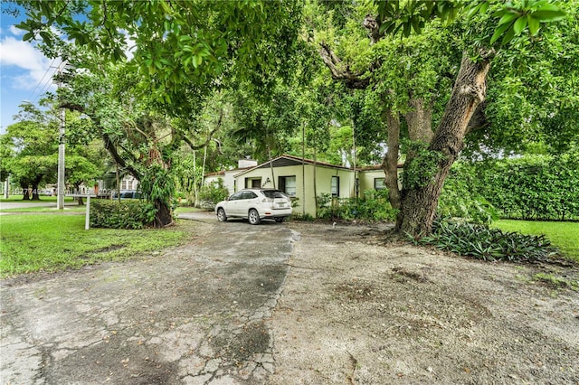 view of front of house with a front yard