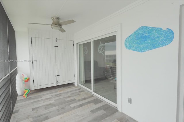 unfurnished sunroom with ceiling fan