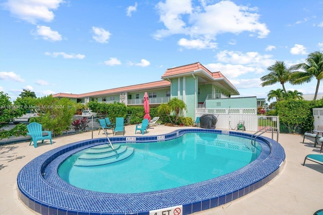 view of swimming pool featuring a patio