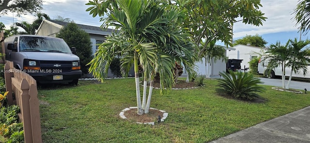 view of front of property with a front lawn